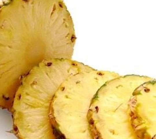 Abacaxi combina versatilidade e refrescância em diversas receitas