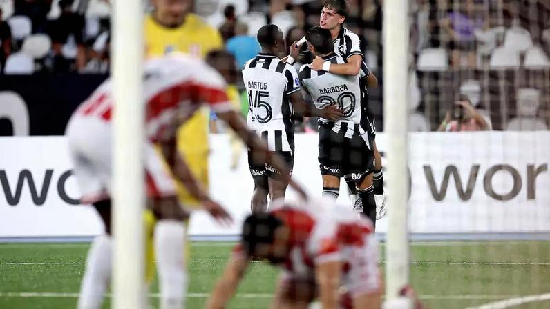 Montoro comemorando o segundo gol do Botafogo