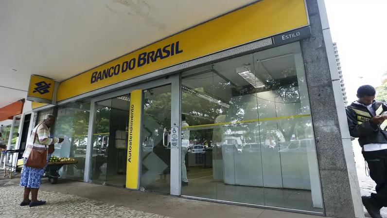 Brasília - O Banco do Brasil vai fechar agências bancárias, ampliar o atendimento digital, lançar um plano de aposentadoria incentivada e propor redução de jornada de trabalho para parte dos funcionários (Marcelo Camargo/Agência Brasil)