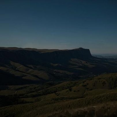 Serra da Canastra oferece trilhas, cachoeiras e paisagens preservadas