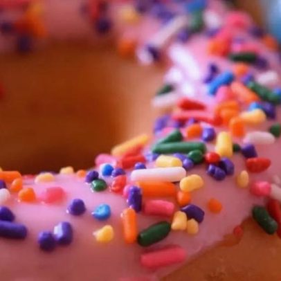 Do conflito às vitrines, donuts ganham popularidade global