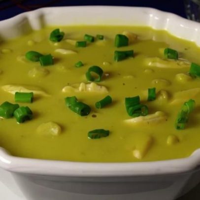 Como preparar caldo de ervilha com frango desfiado em casa