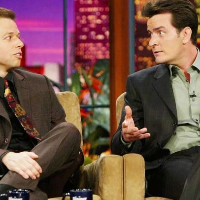 Relação tensa entre os atores de Two and a Half Men, 11 anos após a série