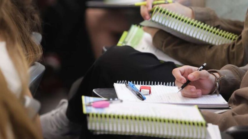 Em programas com alta procura, a dificuldade dos exames de seleção não costuma variar muito.