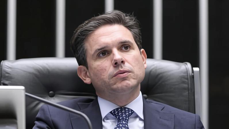 Deputado Hugo Motta (Republicanos-PB) disse que vai ouvir colégio de líderes sobre o Programa de Remessa Conforme, que tributa compras de até US$ 50 em 20% de Imposto de Importação