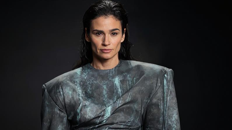 Carol Ribeiro no desfile da Normando