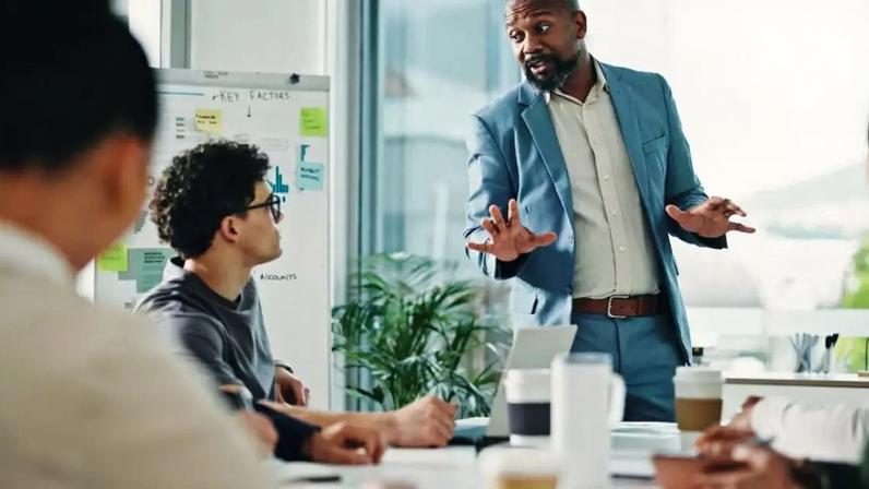 A expansão empresarial sem bases estruturais pode gerar efeitos adversos, como aumento de custos, retrabalho e dificuldade na tomada de decisões