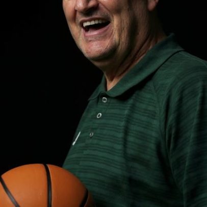 Oscar Schmidt morre aos 68 anos e deixa legado no basquete mundial
