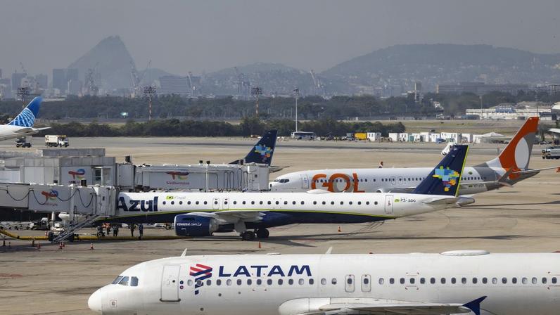 Com guerra no Irã, passagens aéreas das três grandes companhias do Brasil já subiram 31% em março de 2026, ante a fevereiro, segundo J.P. Morgan