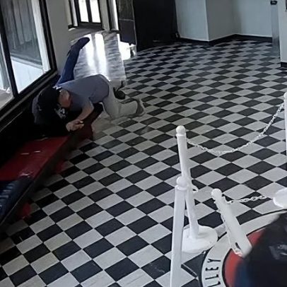 Diretor escolar de Oklahoma que desarmou intruso armado é coroado rei do baile