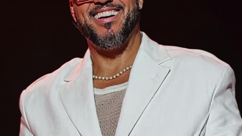 Belo faz show do projeto "Belo In Concert" no Recife
