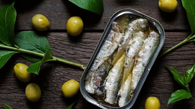 Confira os lotes de sardinha recolhidos pela Anvisa