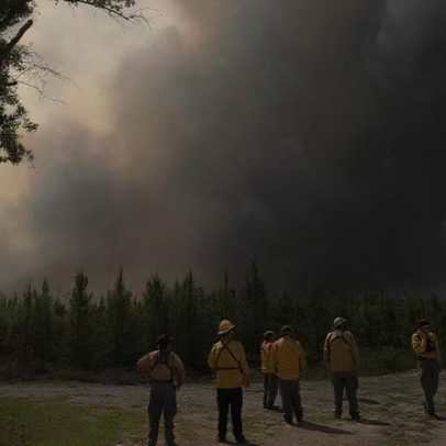 Chuva após orações ajuda a conter incêndio florestal na Geórgia