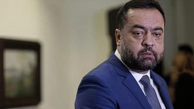 Ex-governador Cláudio Castro ficou inelegível até 2030 por decisão do TSE, mas o tribunal não cassou seu mandato porque ele renunciou antes do julgamento