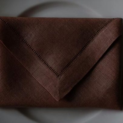 Seis maneiras criativas de dobrar guardanapos para impressionar à mesa