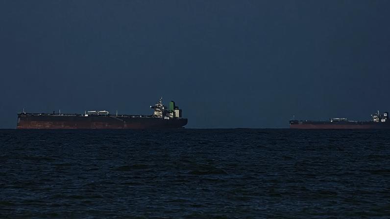 Embarcações próximas ao estreito de Ormuz