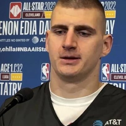 Jokic faz duplo-duplo, Nuggets perdem para Wolves e ficam atrás nos playoffs
