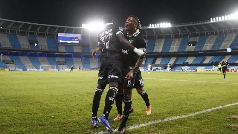 Danilo comemorando o gol da vitória do Botafogo