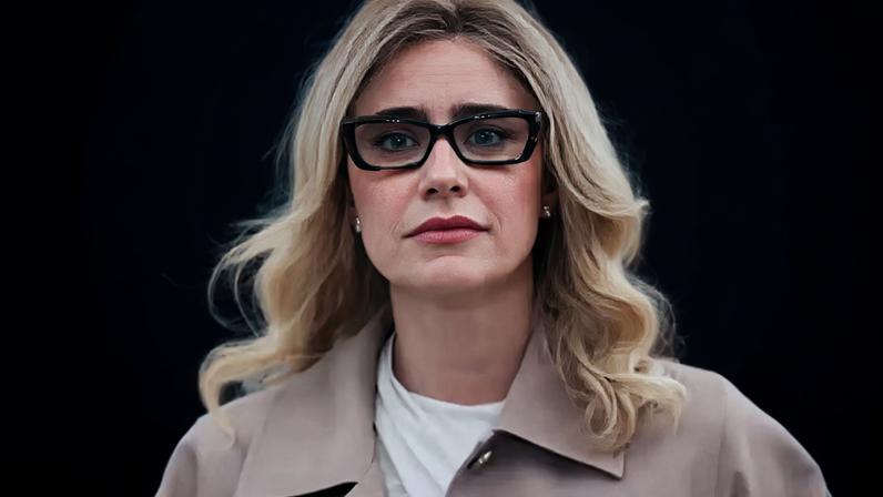 Samira (Fernanda Vasconcellos) volta em 'Três Graças' como matadora de aluguel.