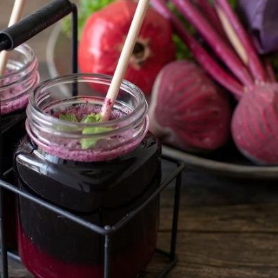 Beterraba e vitaminas mudam a urina: quando isso não é sinal de problema