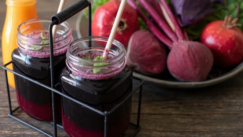 Beterraba e vitaminas mudam a urina: quando isso não é sinal de problema