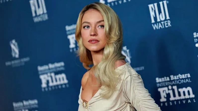 Sydney Sweeney teve participação em 'O Diabo Veste Prada 2' cortada, segundo site (Robin L Marshall WireImage)