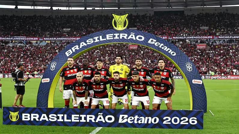 Time do Flamengo antes de enfrentar o Santos no Maracanã — Foto: André Durão / ge