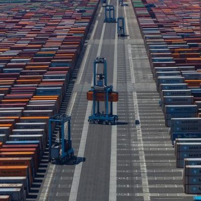 Crescimento das exportações do Japão acelera com a China retornando de feriados