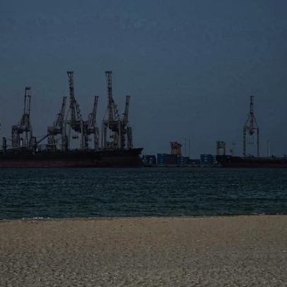 Irã abre Estreito de Hormuz; Trump diz haver avanços nas negociações