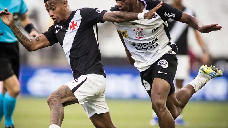 André e Tch Tchê em disputa de bola –