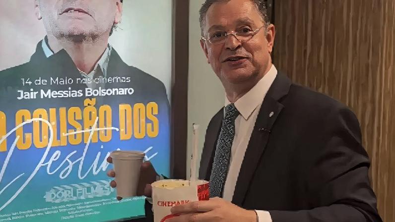 Sóstenes Cavalcante durante pré-estreia de documentário sobre Jair Bolsonaro