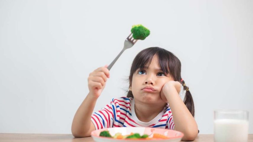 Veja como incentivar os filhos a comerem verduras com facilidade