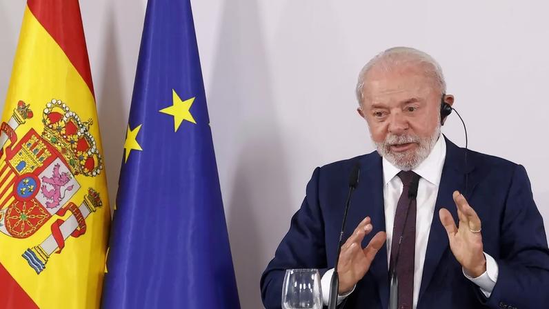 O presidente Lula em coletiva de imprensa em Barcelona, na Espanha