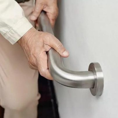 Queda de idosos pode ser grave: como prevenir e cuidar em casa