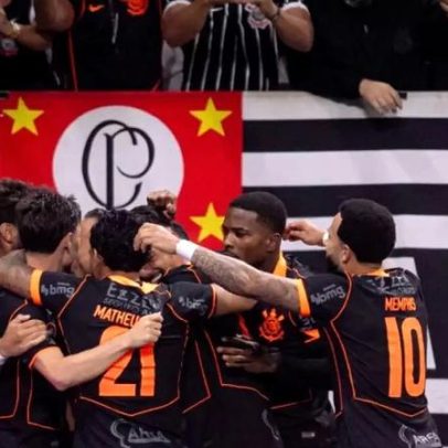 Jogador do Corinthians recebe homenagem de rival antes de jogo do Brasileirão