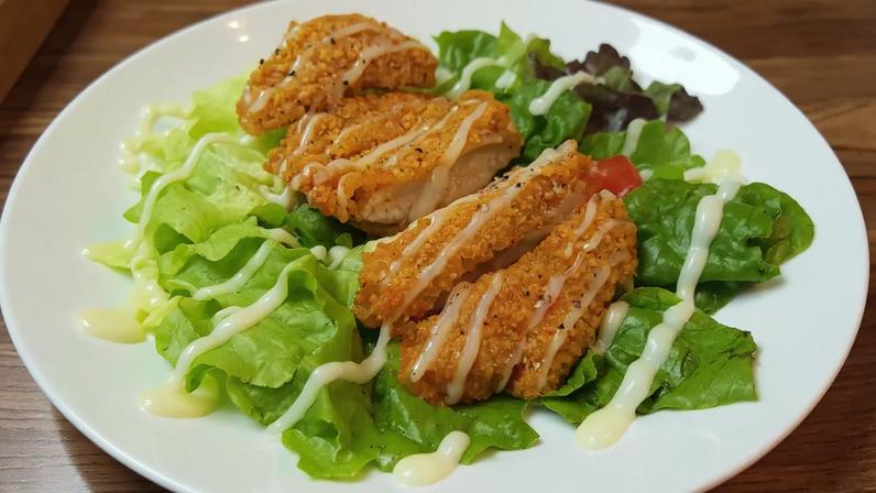 Salada com molho caseiro