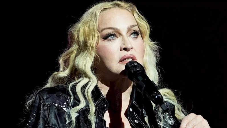 Madonna faz show surpresa nos EUA e apresenta músicas inéditas