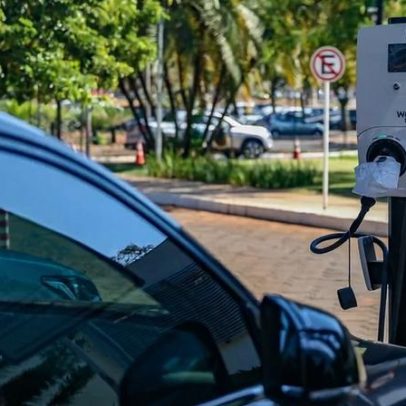 Empresa aposta em IA para resolver desafios dos carros elétricos