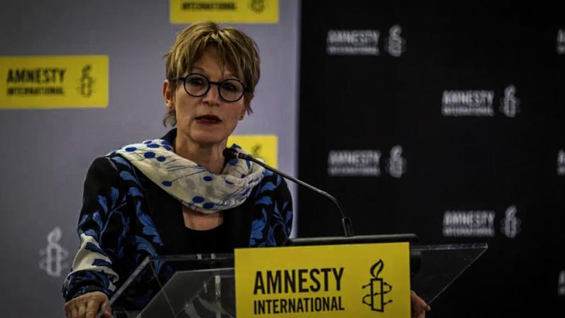 A secretária-geral da ONG Anistia Internacional, Agnès Callamard, durante coletiva de imprensa em Londres nesta terça-feira, 21 de abril de 2026.