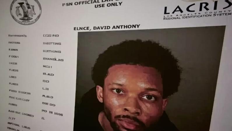 d4vd, em foto exibida durante coletiva de imprensa em Los Angeles, nesta segunda-feira (20)