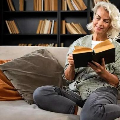 Leitura na terceira idade fortalece o cérebro, aponta estudo