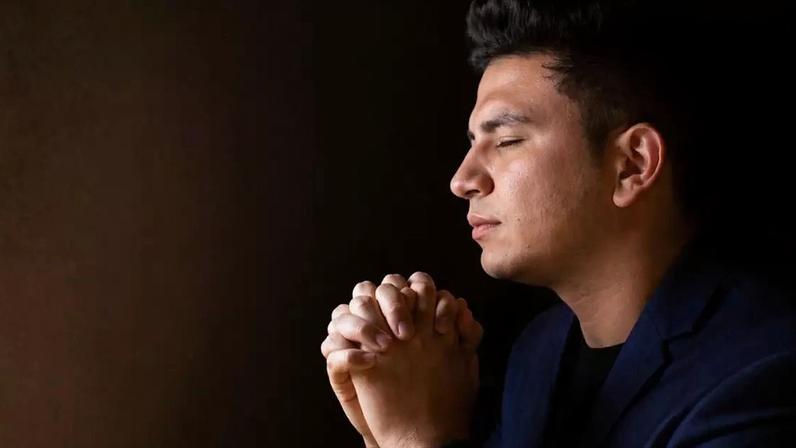 Oração pode contribuir para o bem-estar, apontam estudos