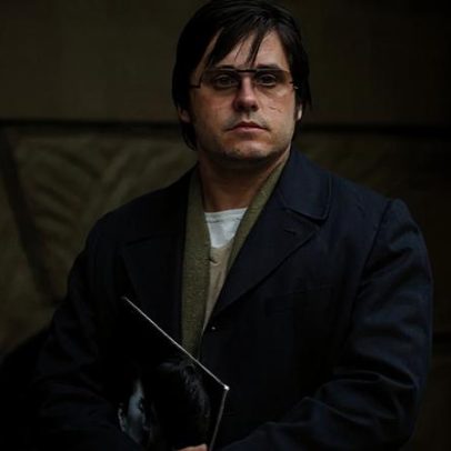 Astro de Hollywood engorda 30 kg para filme independente e usa cadeira de rodas