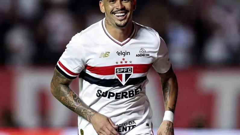 Luciano comemorando gol contra o Flamengo