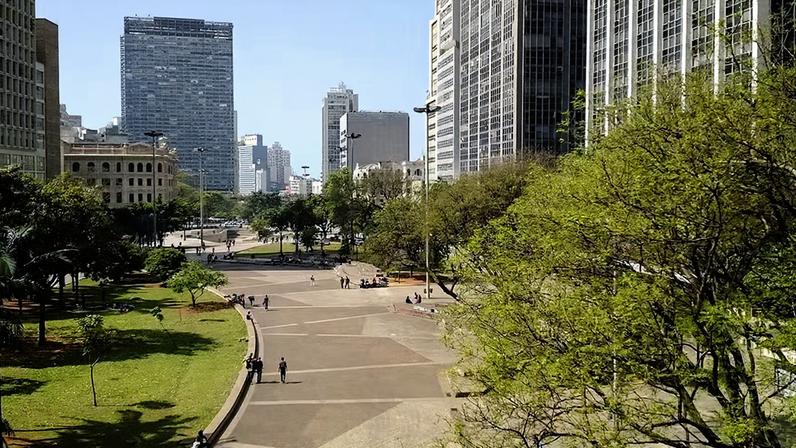 O Vale do Anhangabaú oferece uma estrutura focada em convivência e atividades culturais no centro de São Paulo