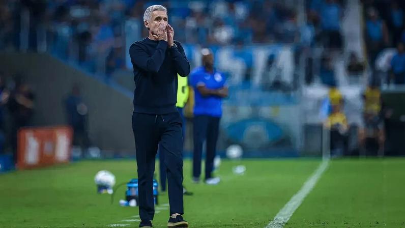 Luís Castro explica mudanças e detalha vitória do Grêmio na Copa do Brasil —