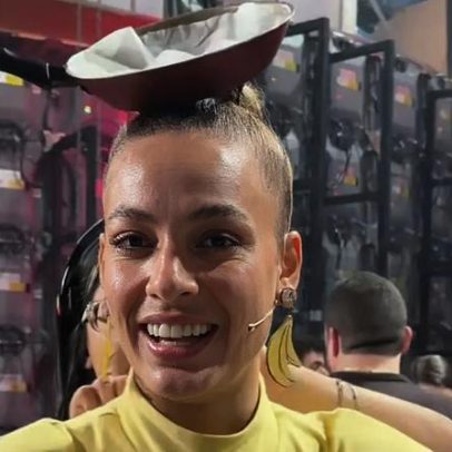 Beatriz Reis enfrenta mancha na roupa; truque fácil disfarça o problema
