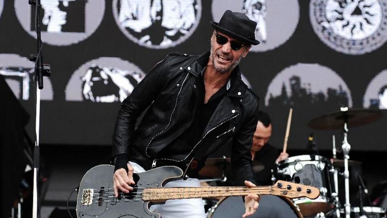 Jay Bentley, baixista do Bad Religion, tocando no Brasil em 2016