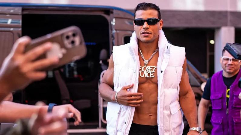 Borrachinha chega à coletiva do UFC 302