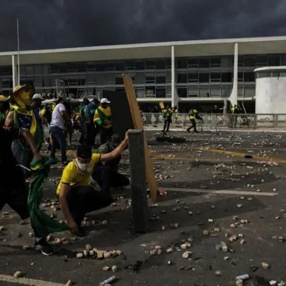 Congresso derruba veto de Lula e reduz pena de Bolsonaro